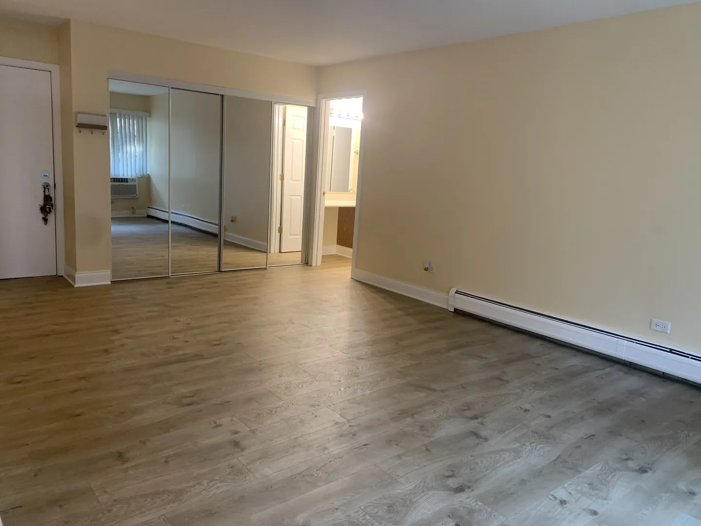 1813 Hemlock Place 107 IL