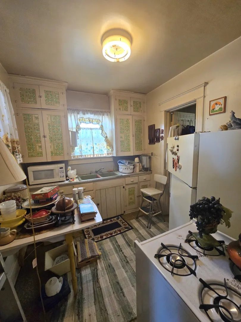 157-159 W Hickory Street IL