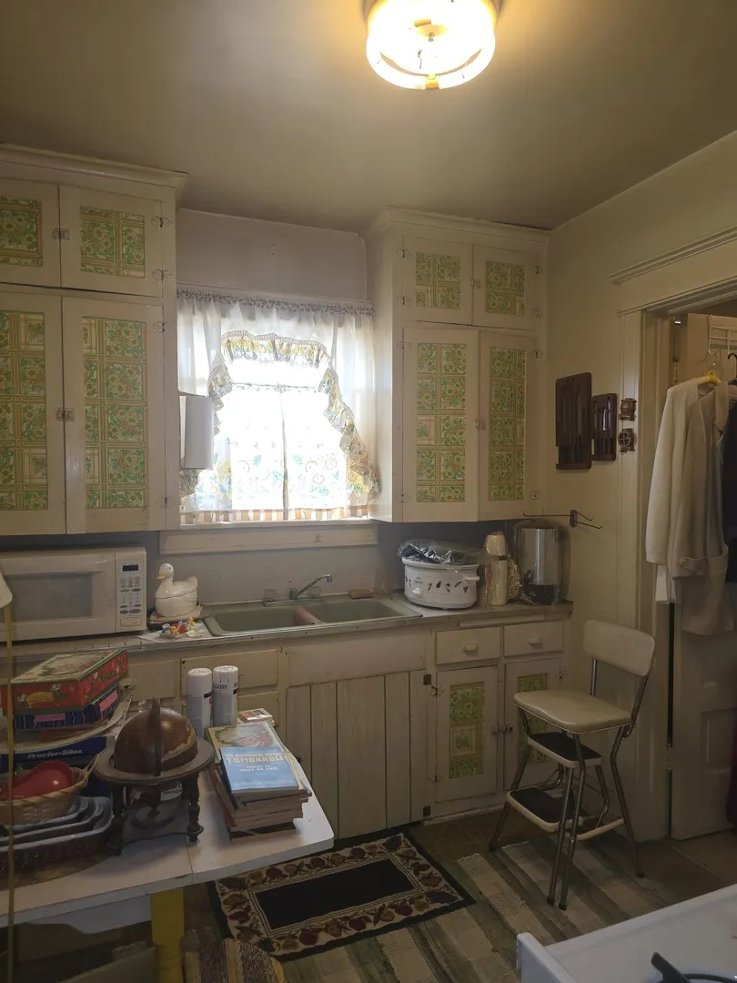 157-159 W Hickory Street IL
