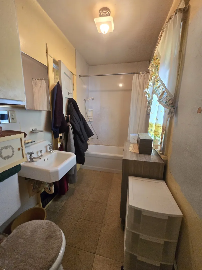 157-159 W Hickory Street IL