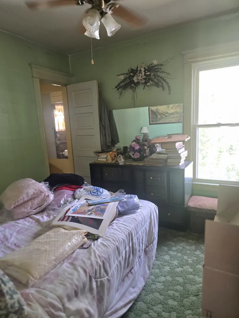 157-159 W Hickory Street IL