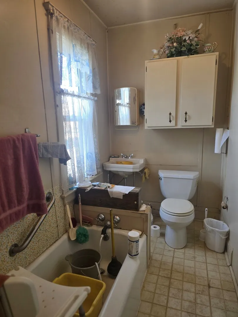 157-159 W Hickory Street IL