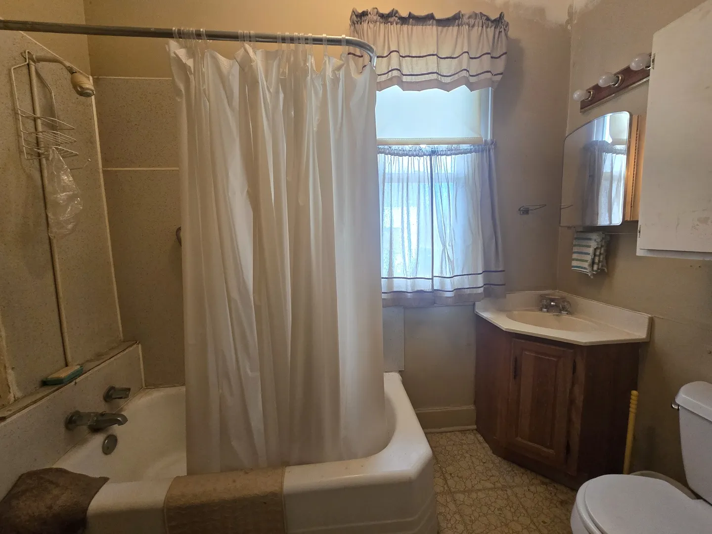 157-159 W Hickory Street IL