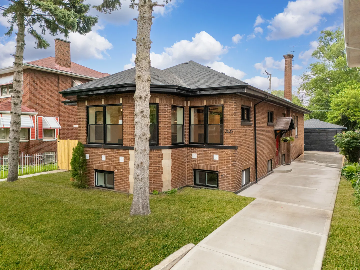 7427 S Oglesby Avenue IL