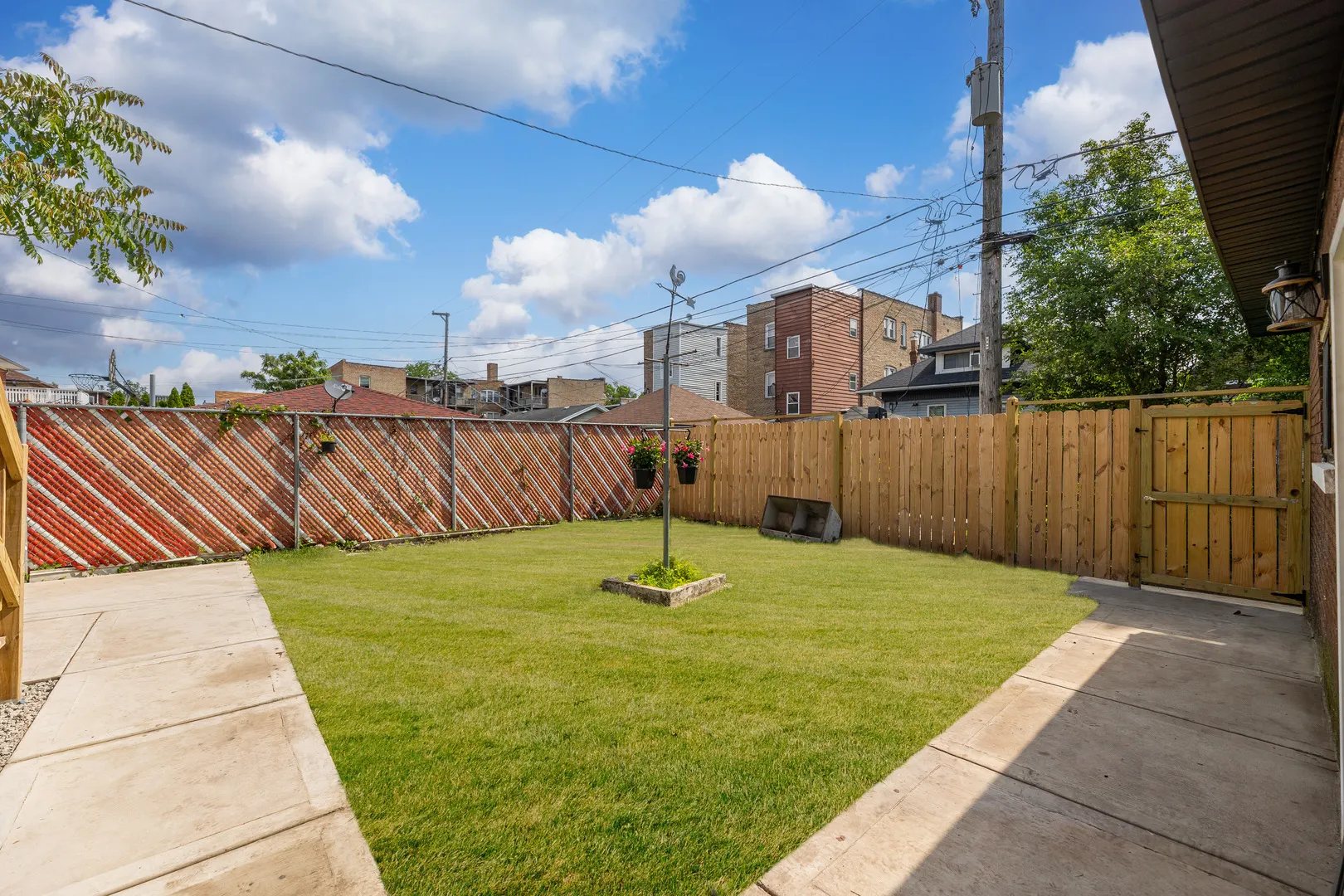 7427 S Oglesby Avenue IL