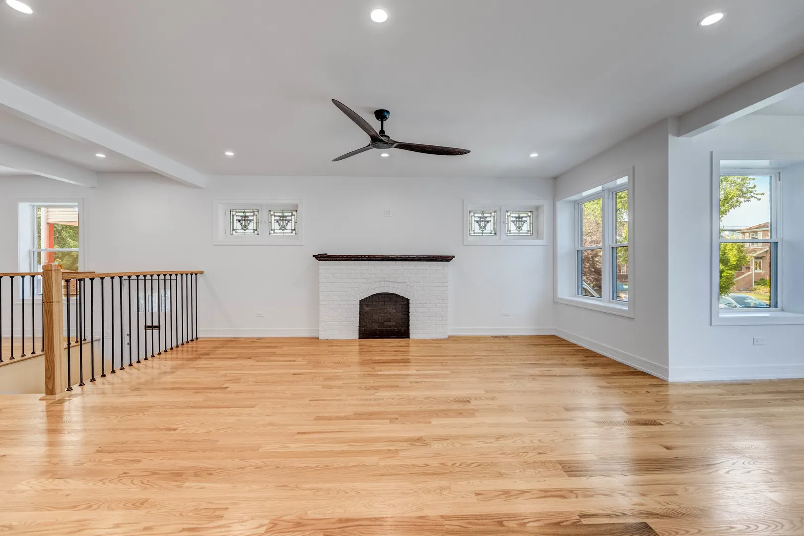 7427 S Oglesby Avenue IL