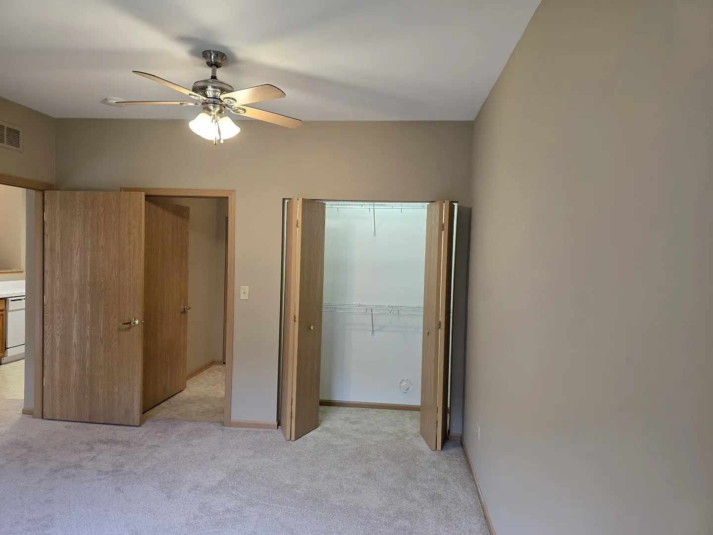 801 N Mclean Boulevard 122 IL