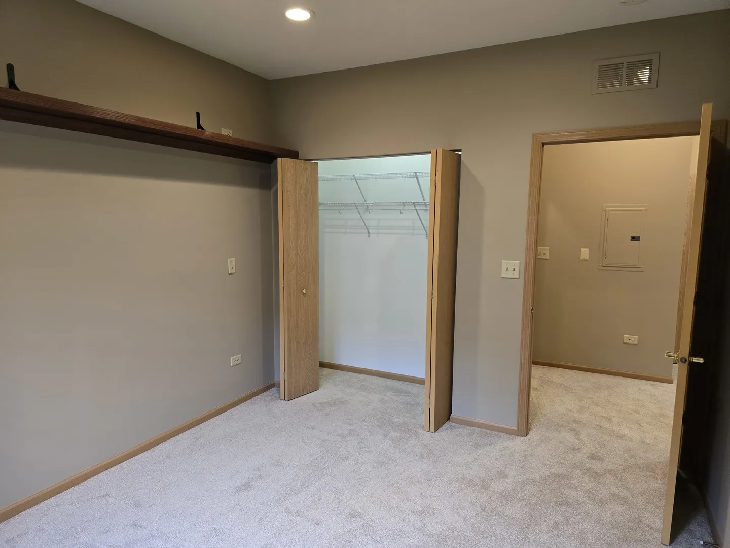801 N Mclean Boulevard 122 IL