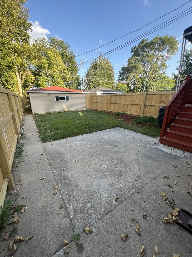 8521 S Saint Lawrence Avenue IL