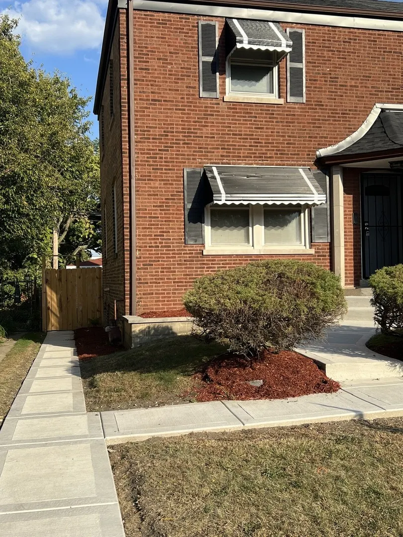 8521 S Saint Lawrence Avenue IL