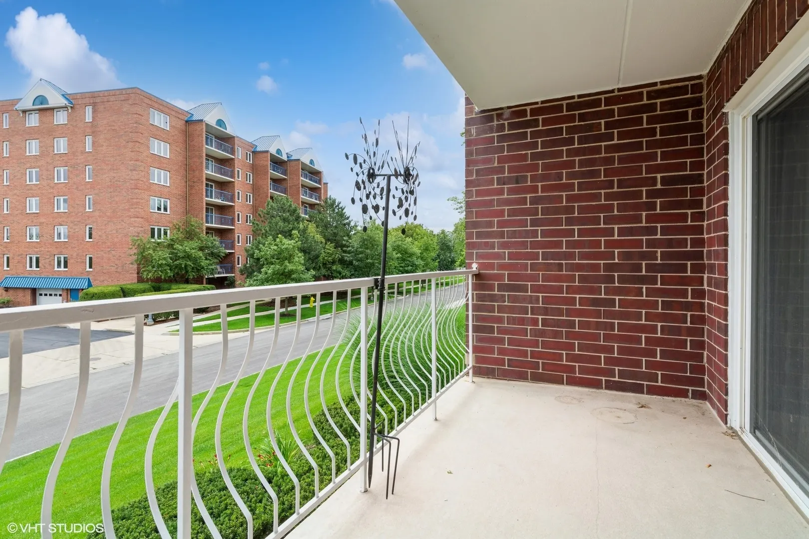7011 W Touhy Avenue 206 IL