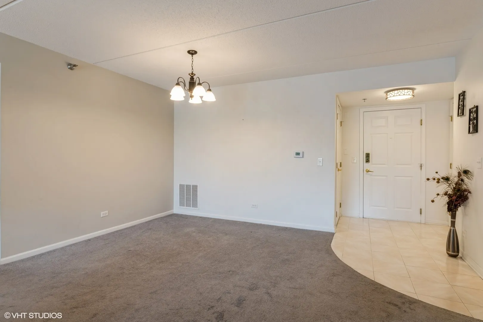 7011 W Touhy Avenue 206 IL