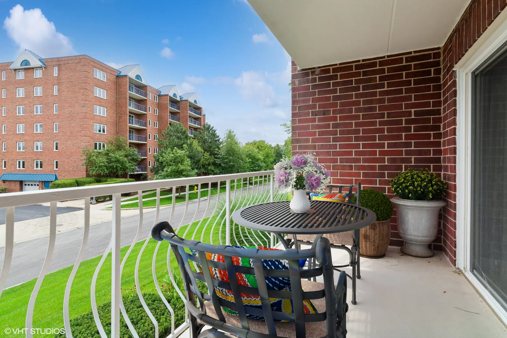 7011 W Touhy Avenue 206 IL