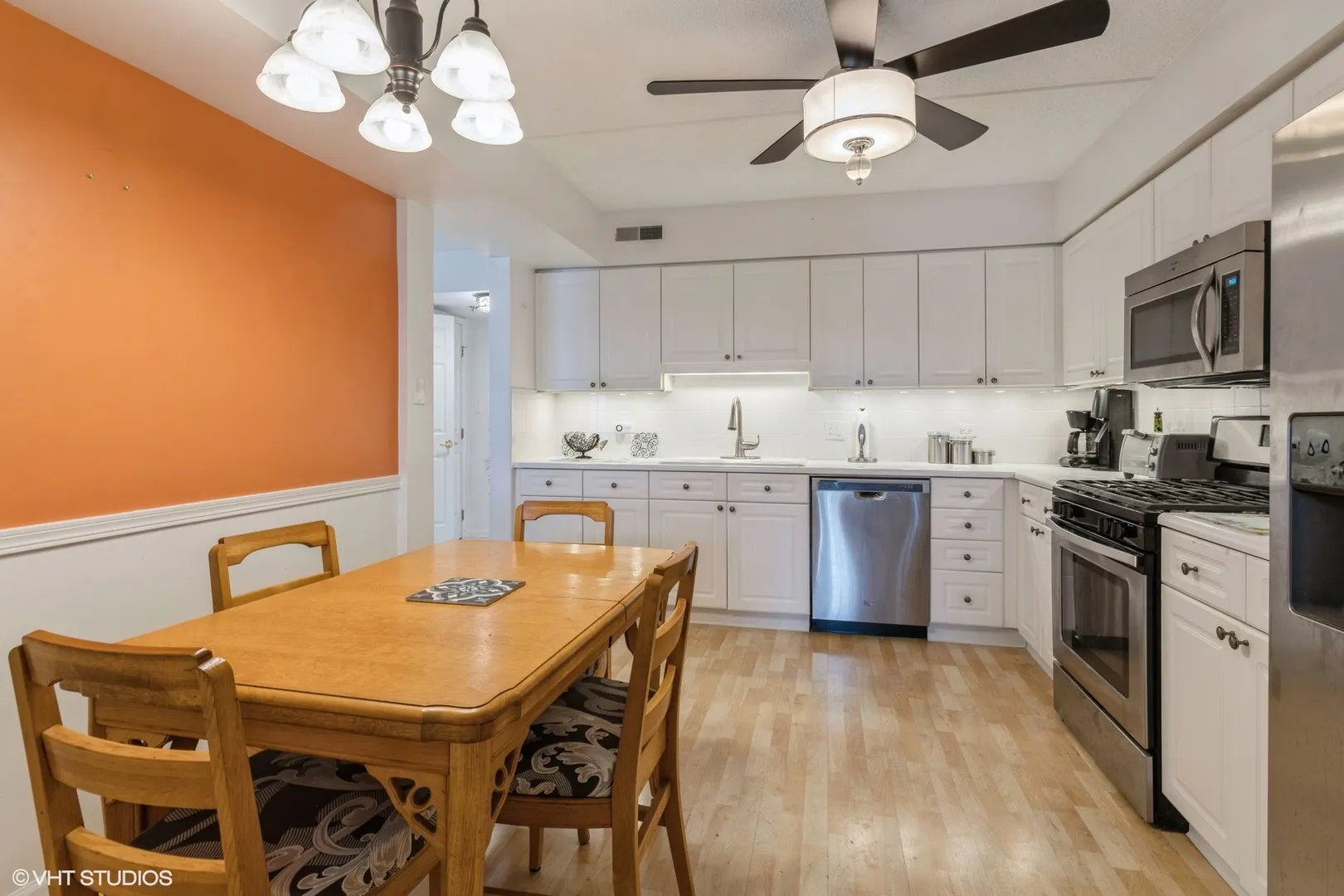 7011 W Touhy Avenue 206 IL