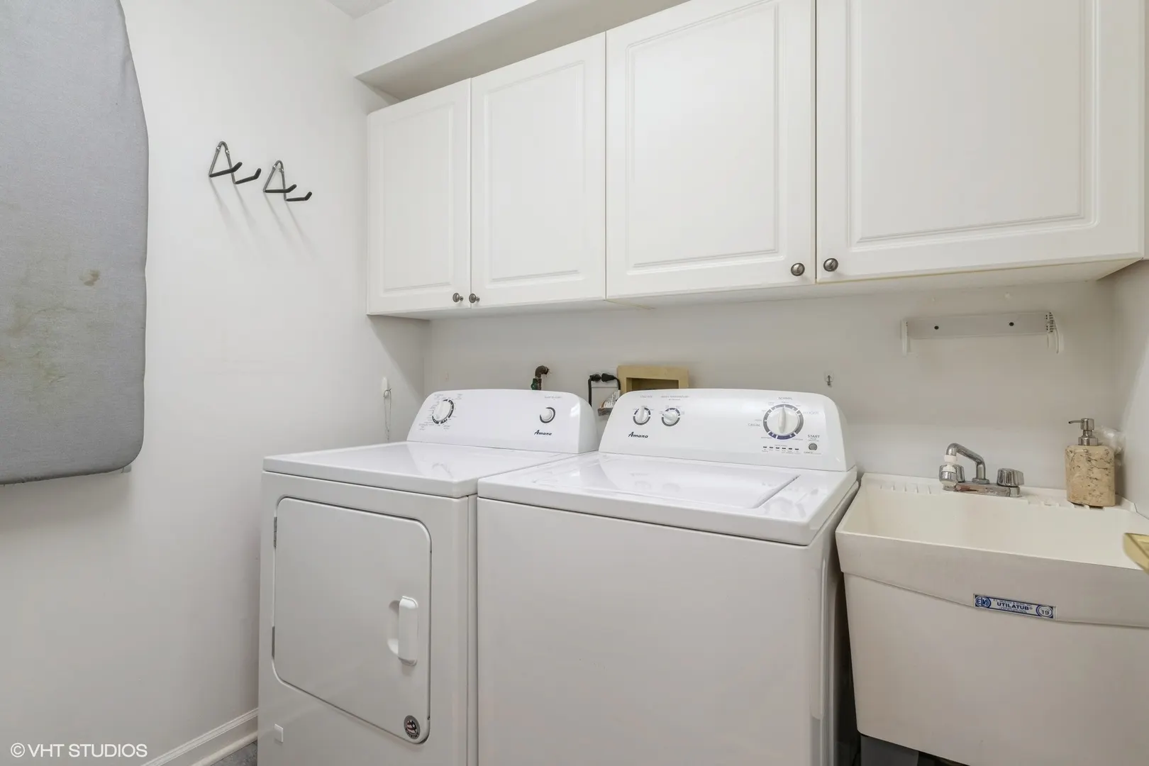 7011 W Touhy Avenue 206 IL
