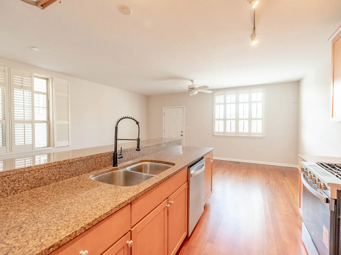 2537 W Grenshaw Street IL