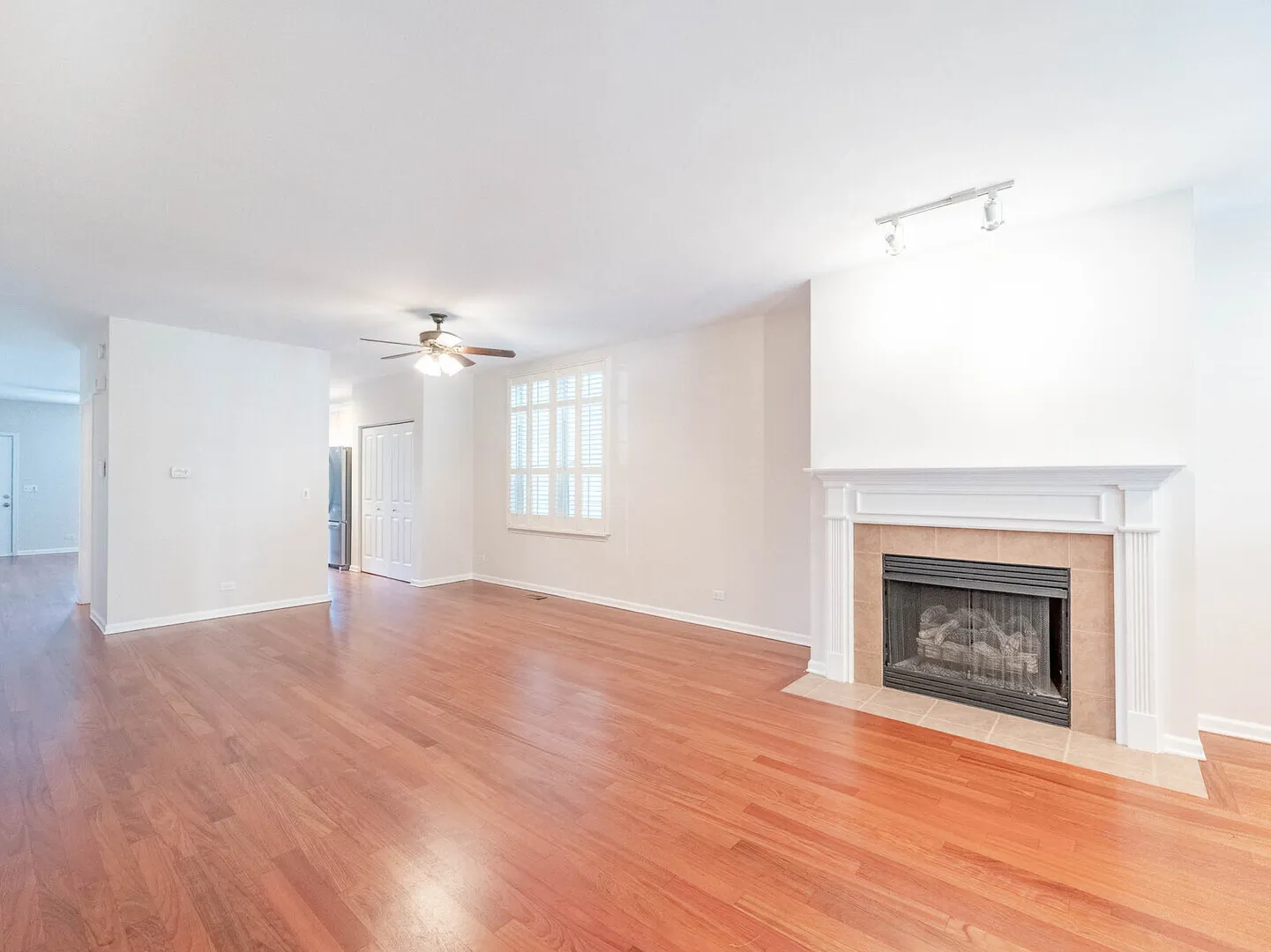 2537 W Grenshaw Street IL