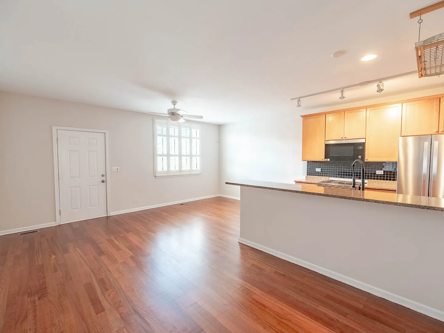 2537 W Grenshaw Street IL