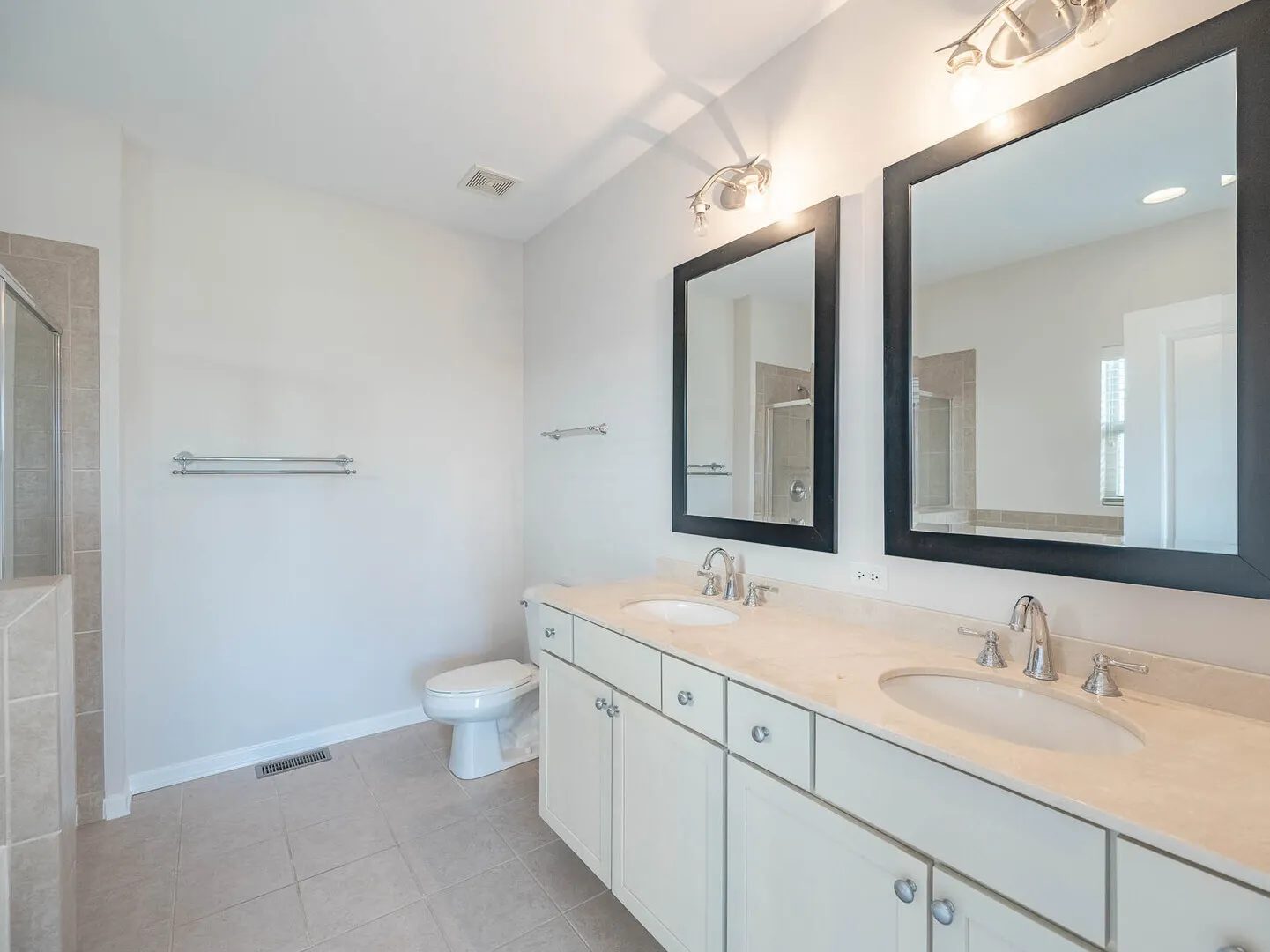 2537 W Grenshaw Street IL