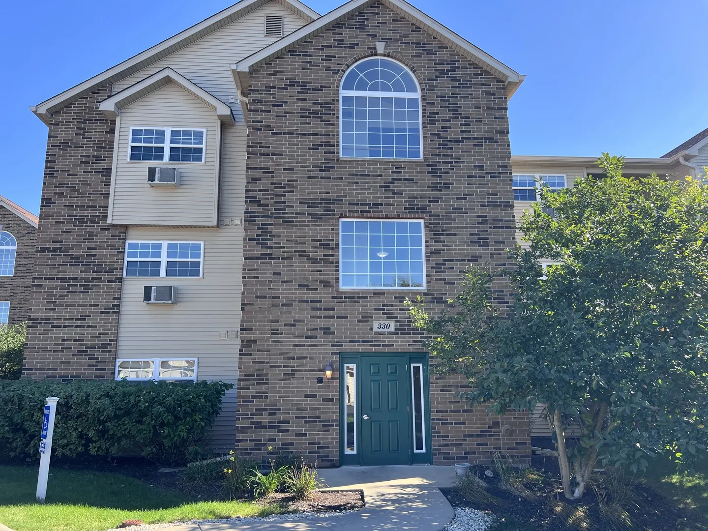 330 Cunat Boulevard 1F IL