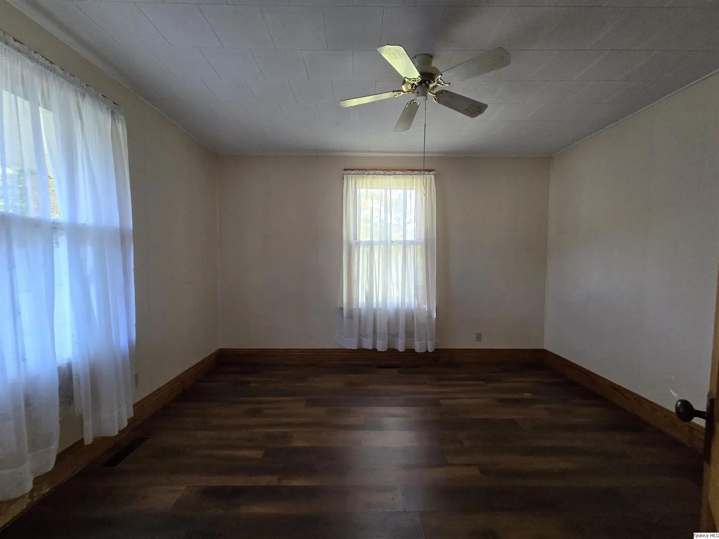 401 Ravenscroft Ave. IL