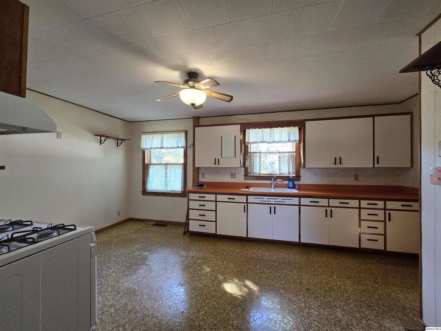 401 Ravenscroft Ave. IL