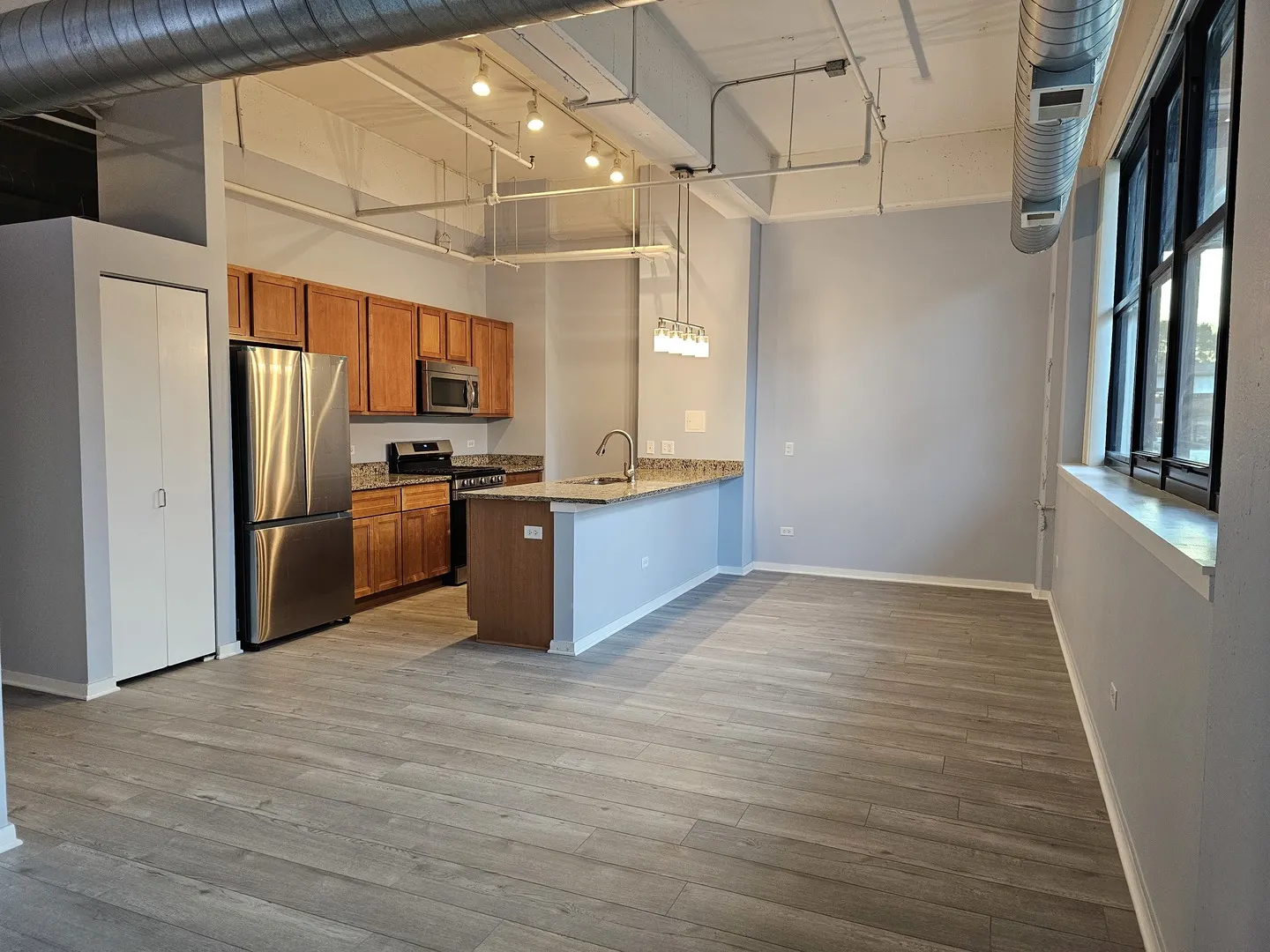 2323 W Pershing Road 104 IL