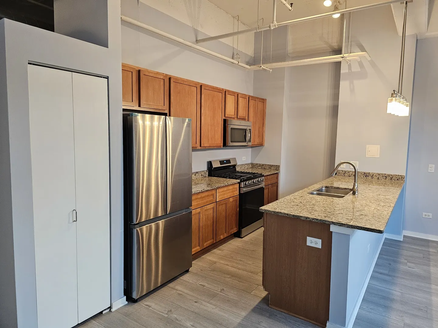 2323 W Pershing Road 104 IL
