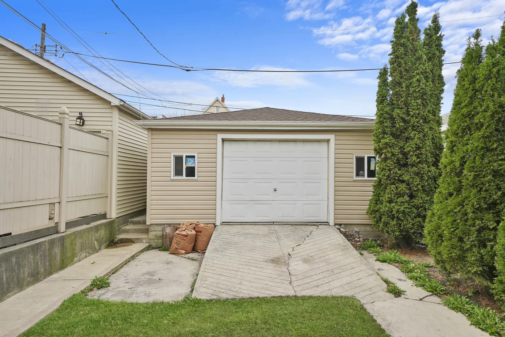 3328 S Damen Avenue IL