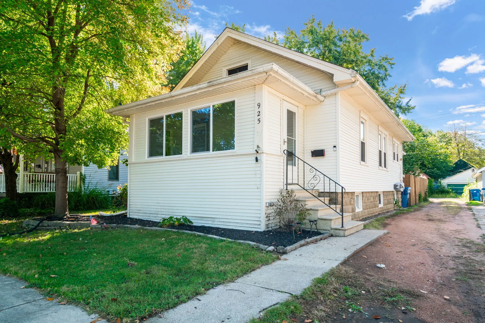 925 E Jackson Street IL