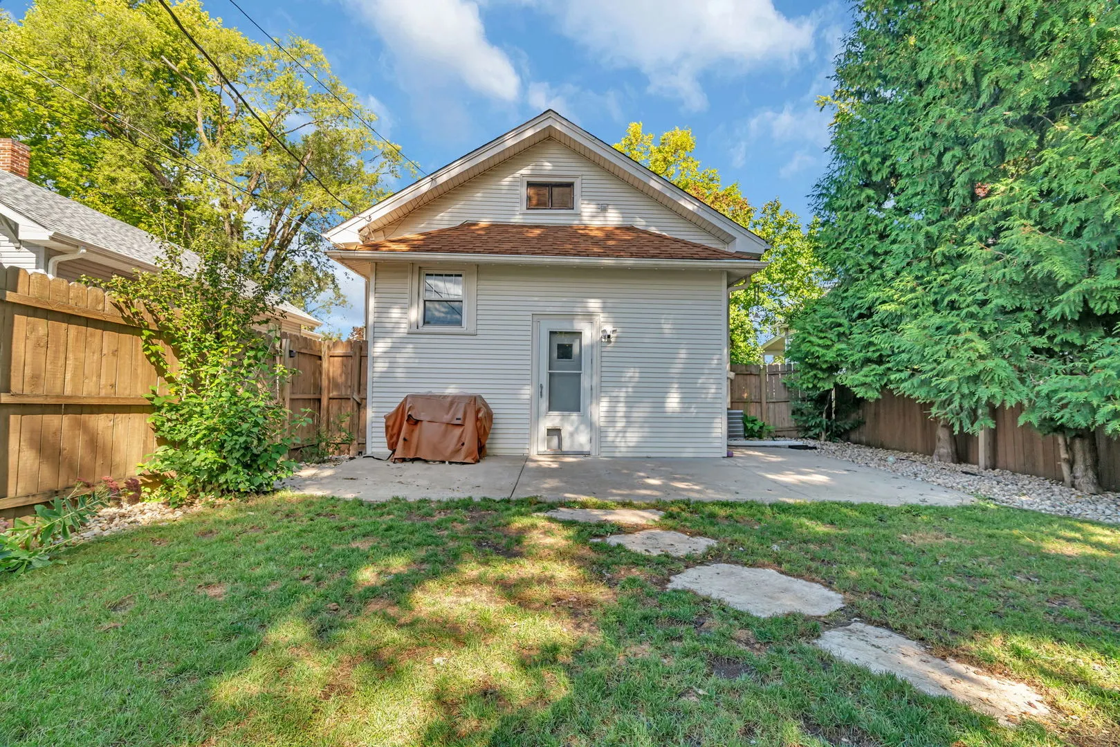 925 E Jackson Street IL