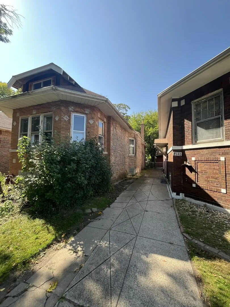 8150 S Oglesby Avenue IL