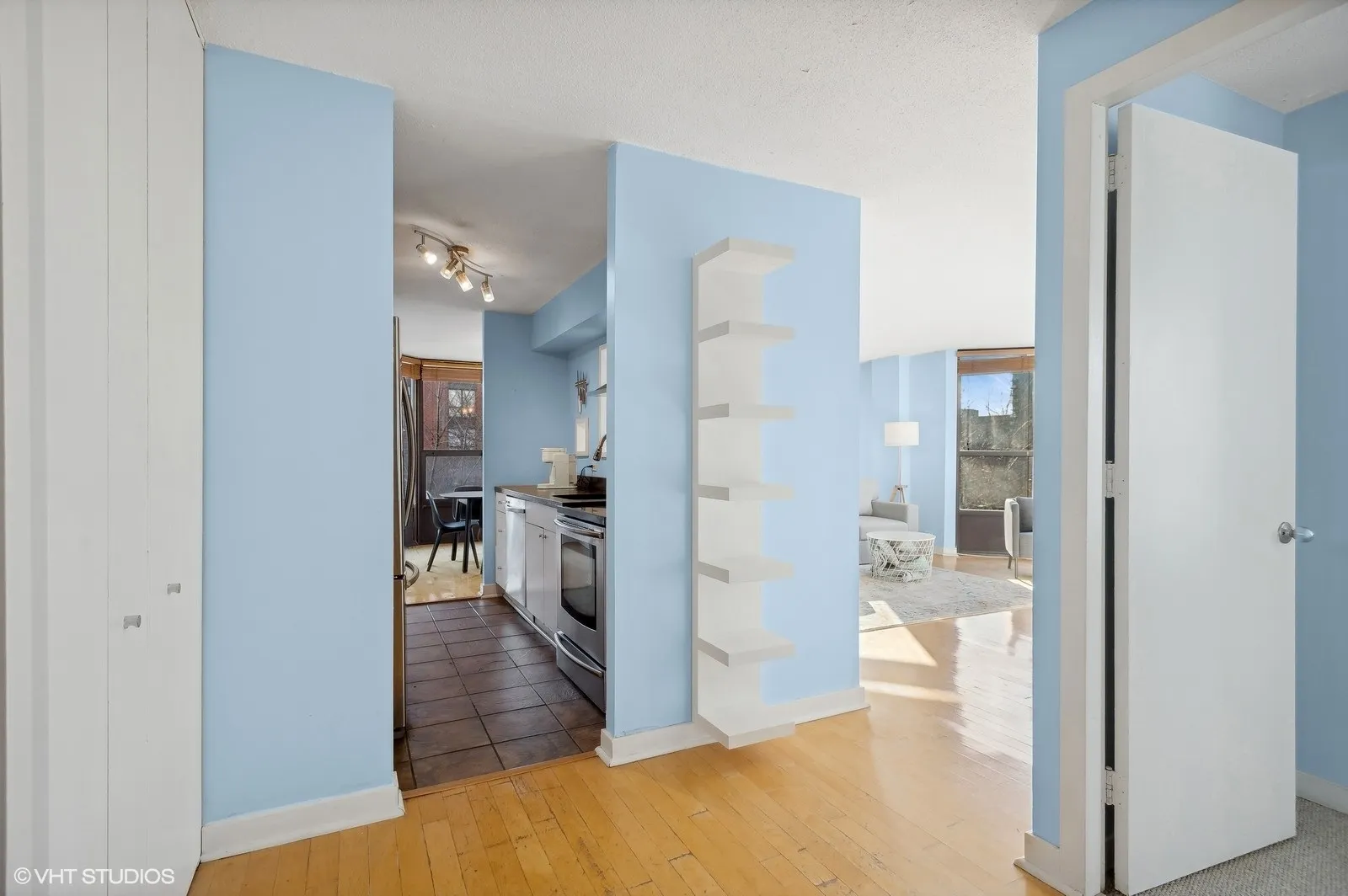 899 S Plymouth Court 404 IL