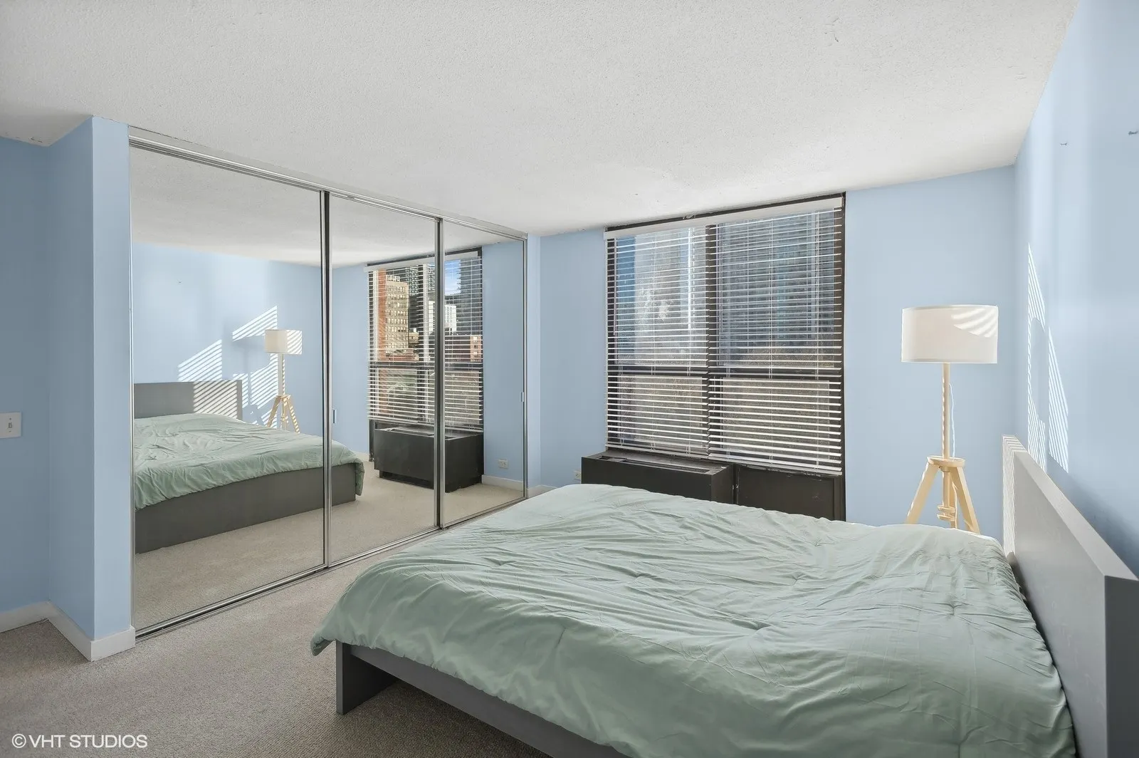 899 S Plymouth Court 404 IL