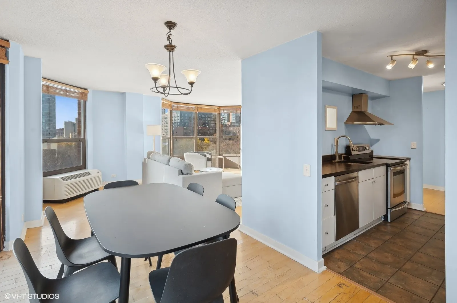 899 S Plymouth Court 404 IL