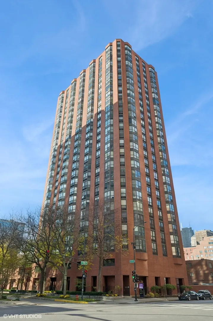 899 S Plymouth Court 404 IL