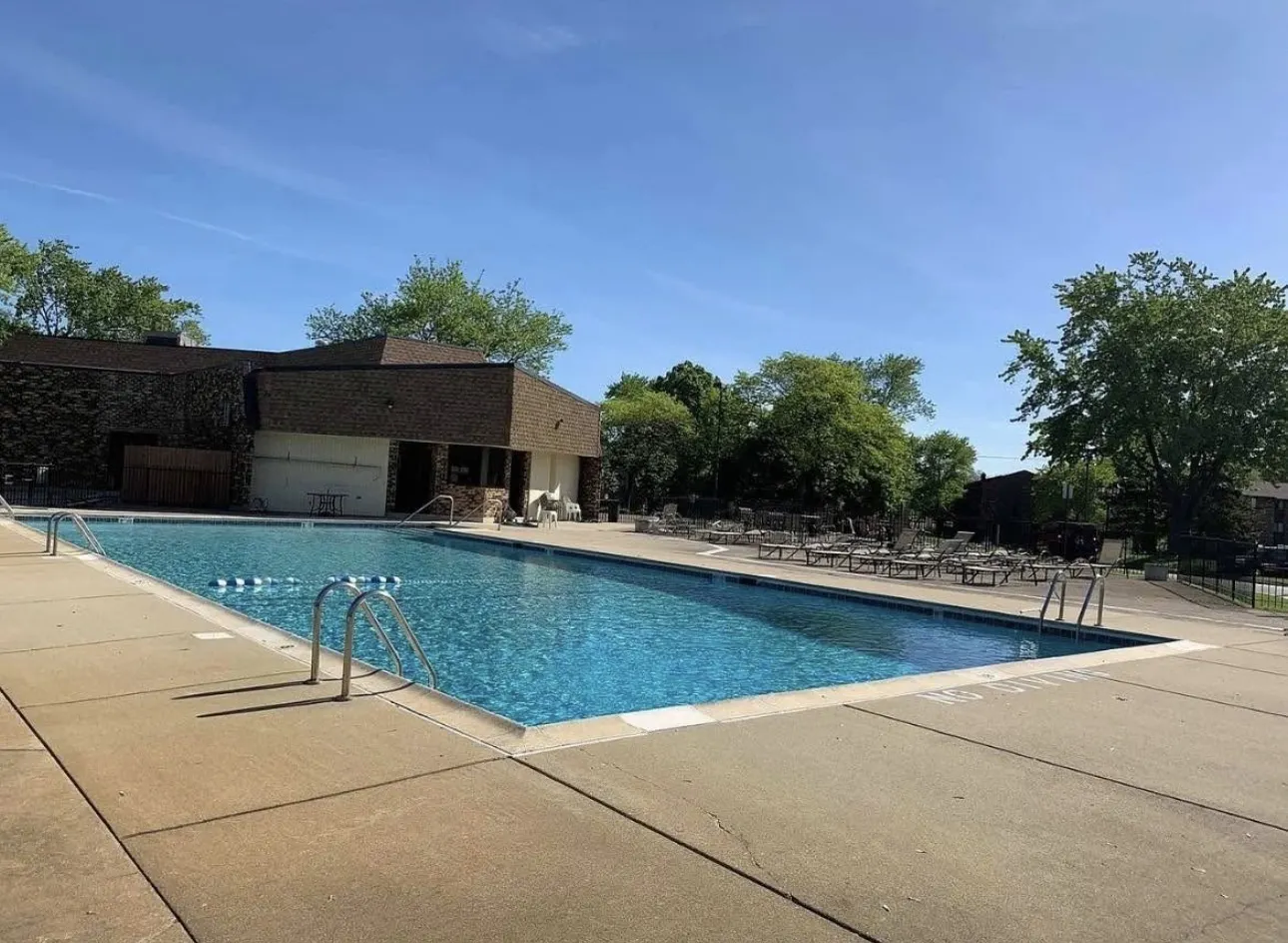 2110 Country Club Drive IL