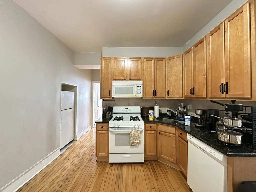 2136 W Chicago Avenue 2F IL