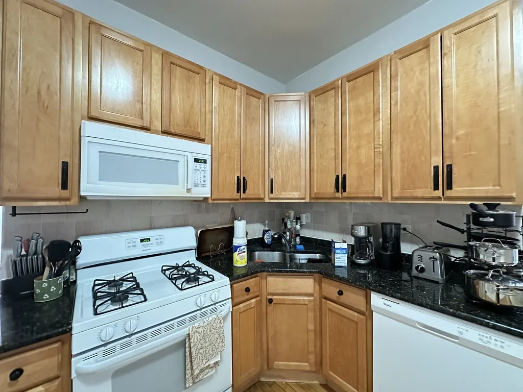 2136 W Chicago Avenue 2F IL