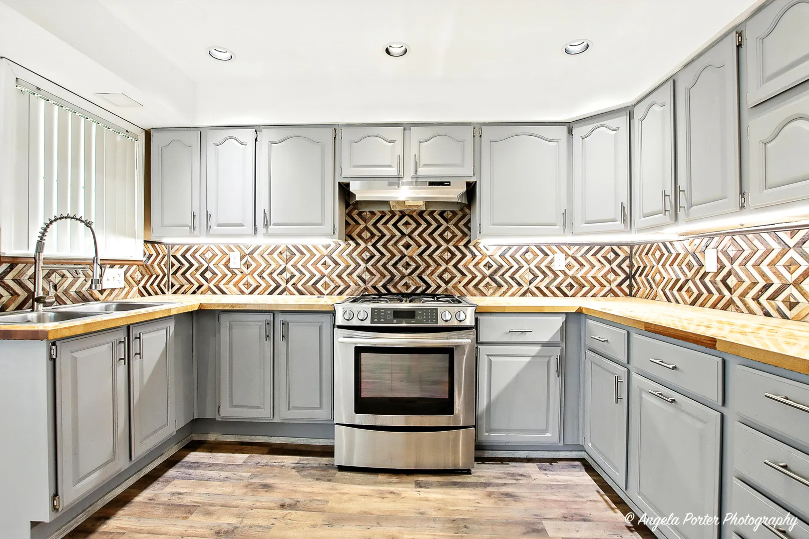 2100 Edina Boulevard IL