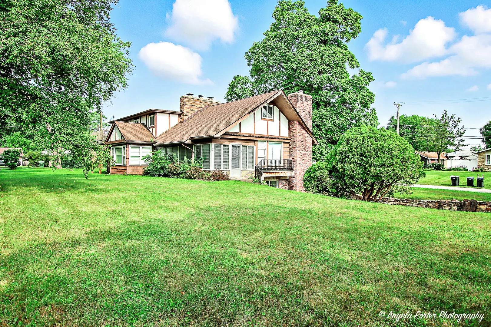 2100 Edina Boulevard IL