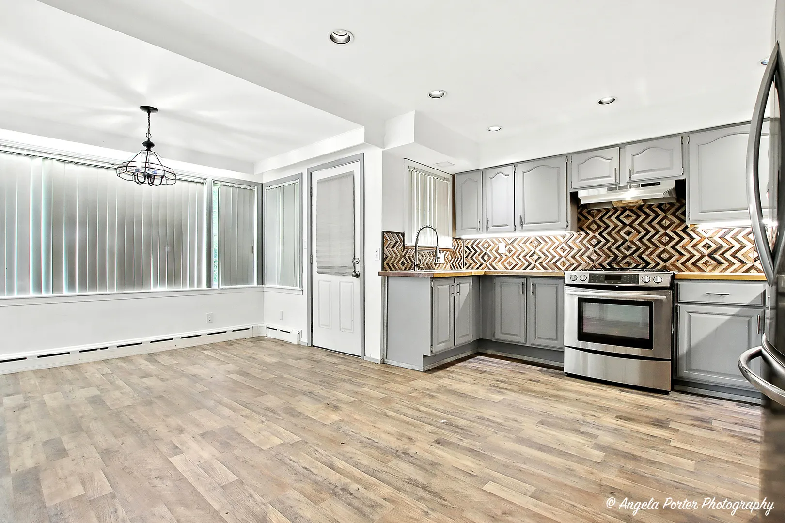 2100 Edina Boulevard IL