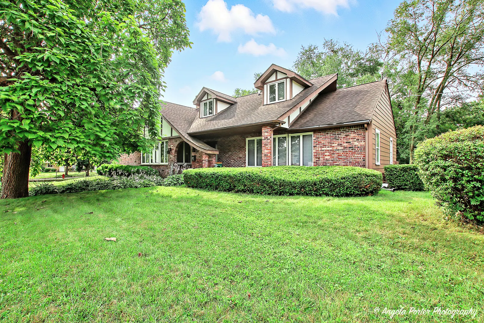 2100 Edina Boulevard IL