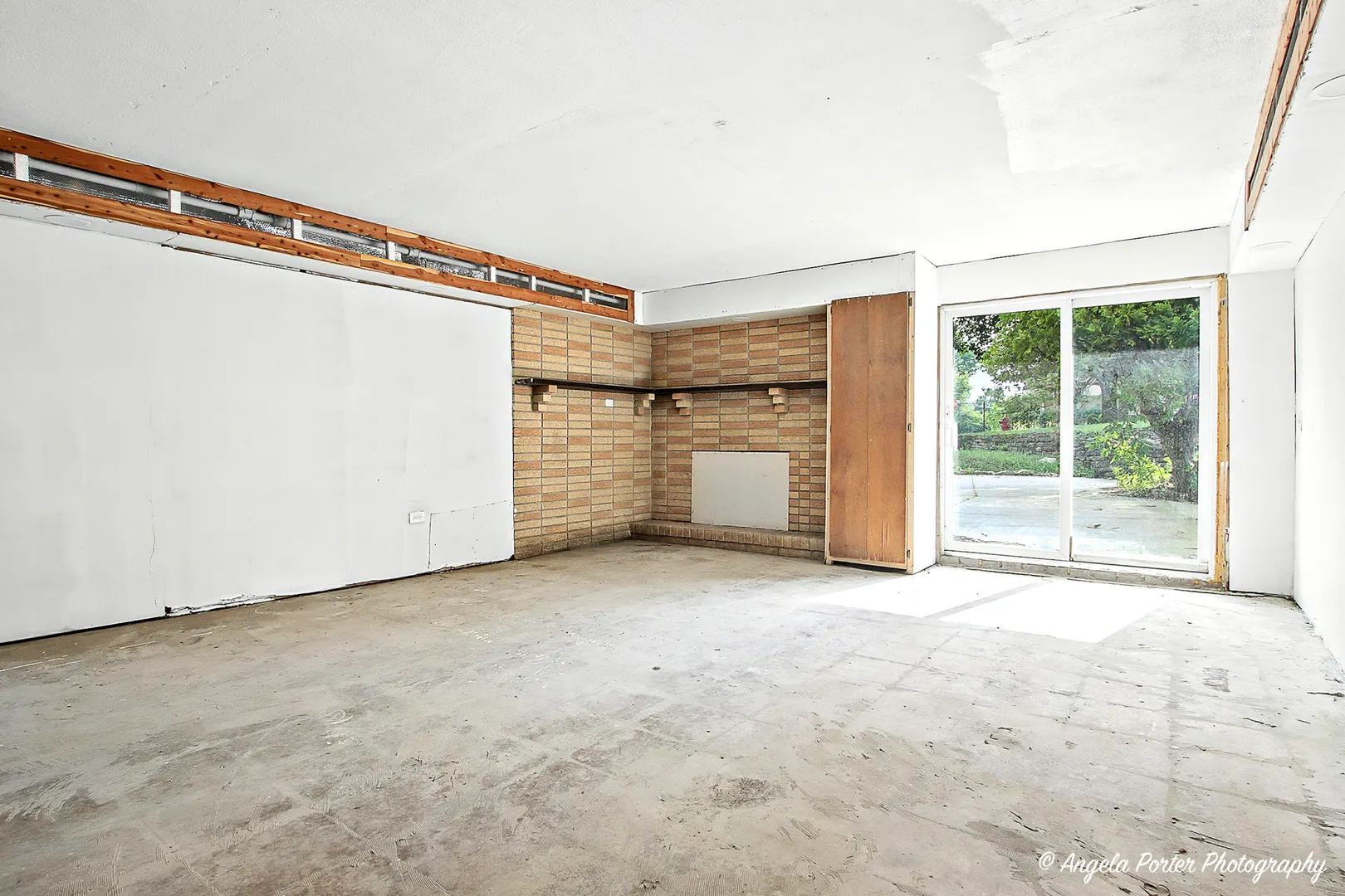 2100 Edina Boulevard IL