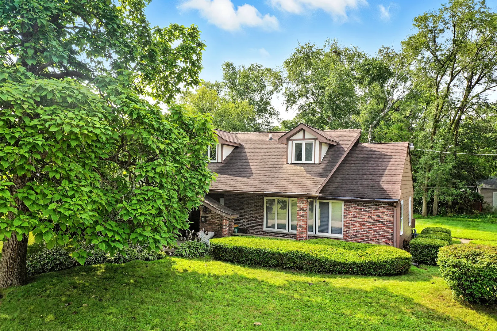 2100 Edina Boulevard IL