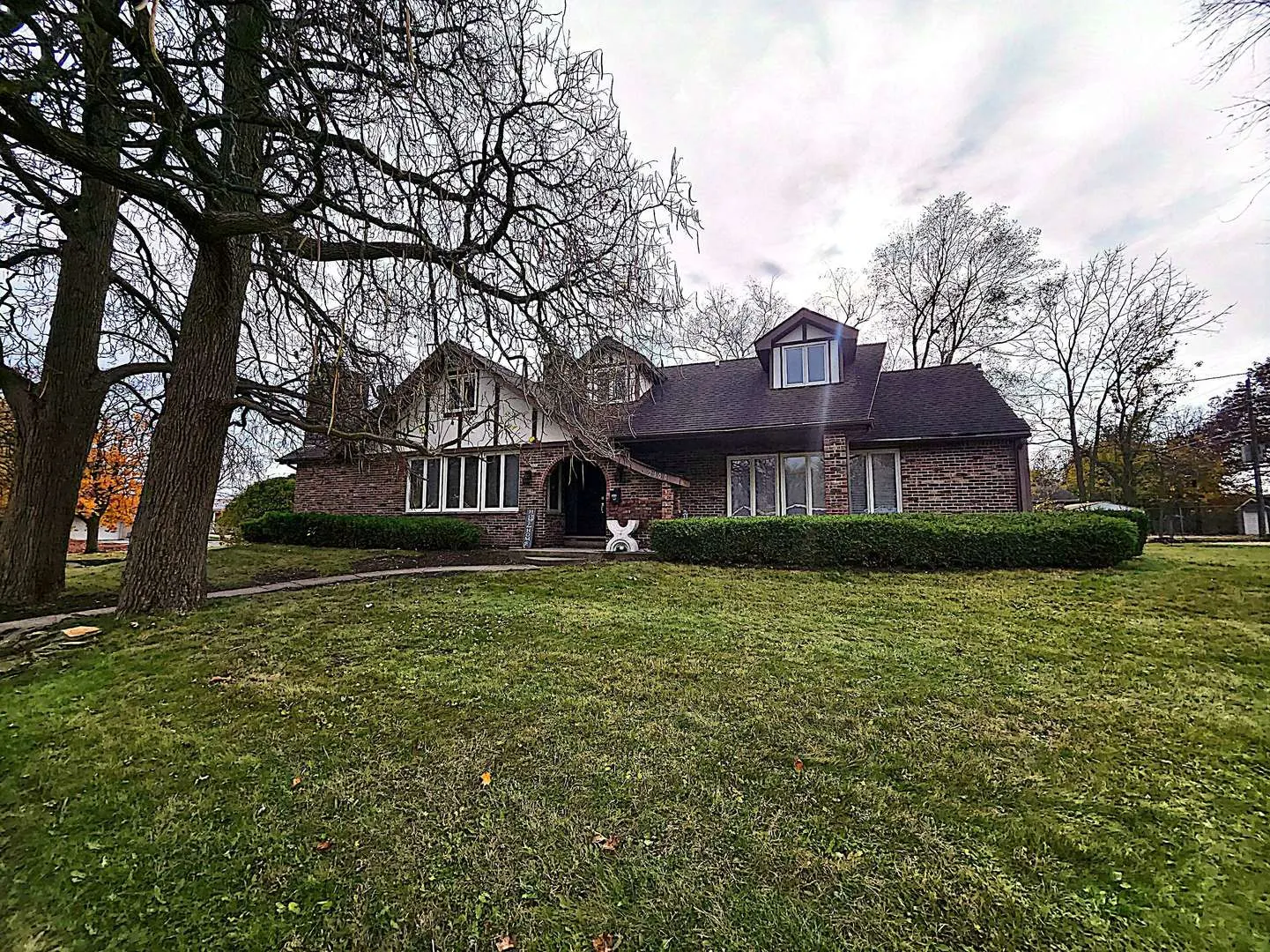 2100 Edina Boulevard IL