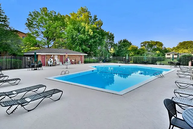 7515 Nantucket Drive 404 IL