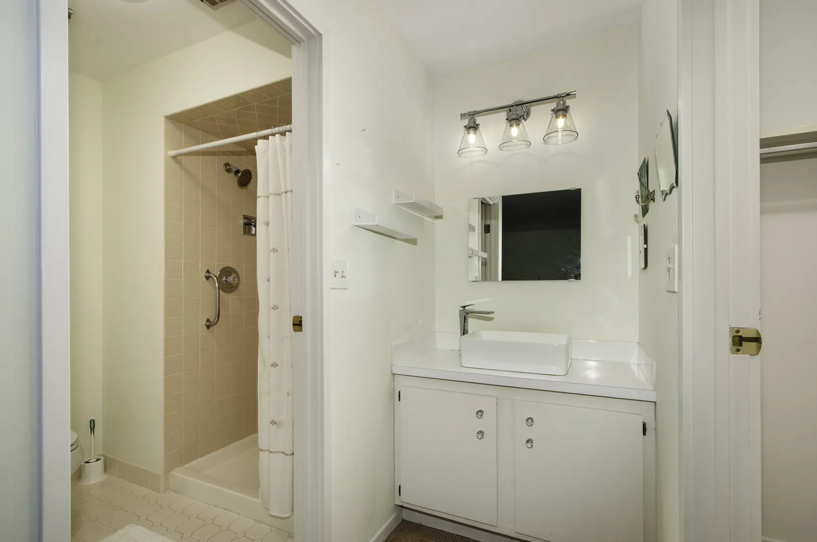 7515 Nantucket Drive 404 IL