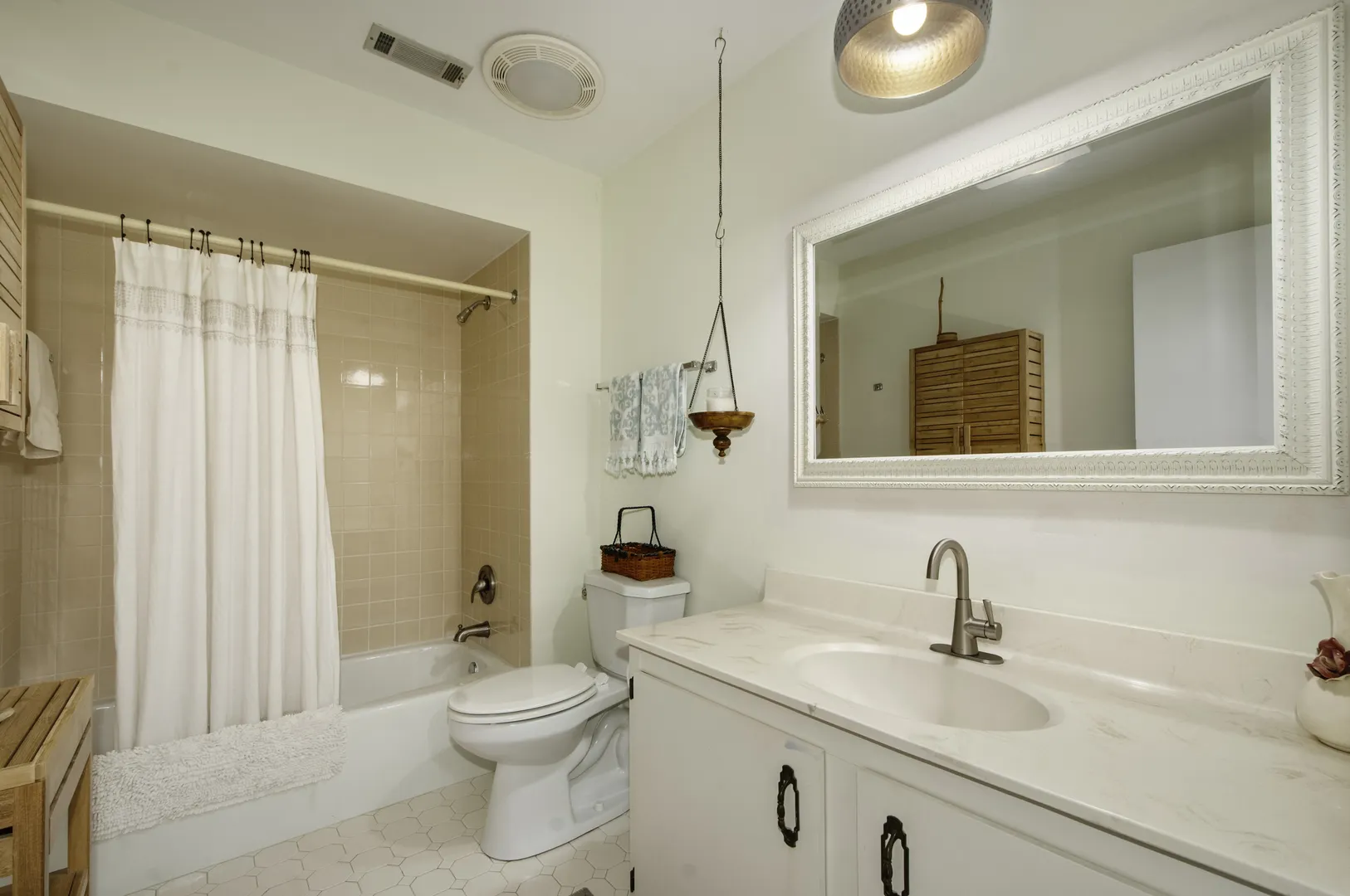 7515 Nantucket Drive 404 IL