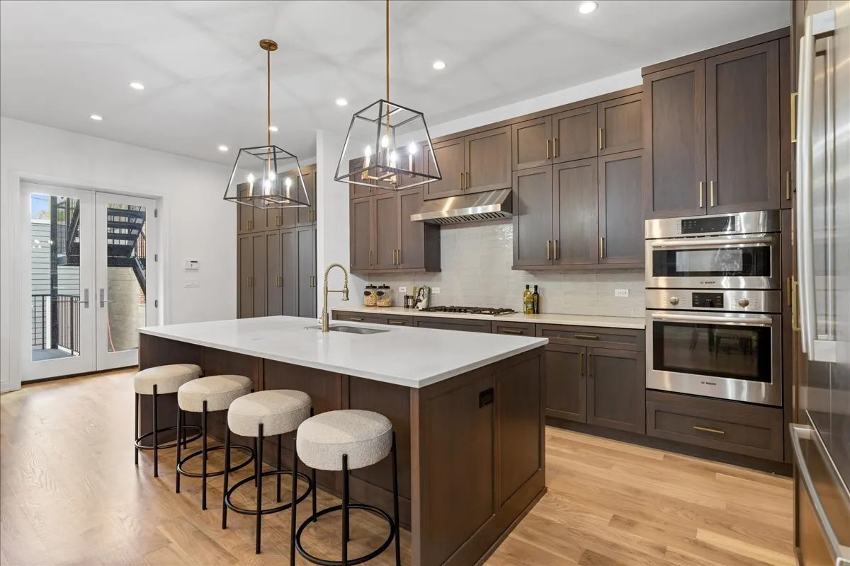 1630 W WARREN Boulevard 1 IL